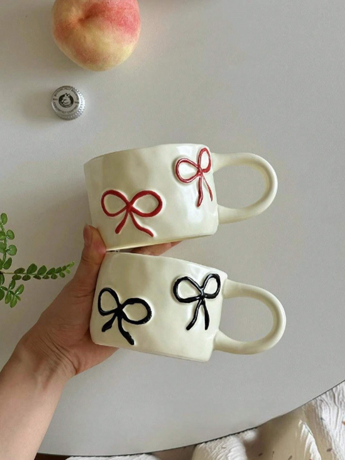 Dainty Bow ceramic mug – charming bow handle design – Die‑Tassen.de