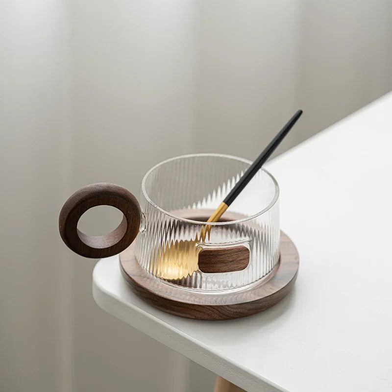Lichtfall glass mug – elegant curves design with tray and spoon – Die‑Tassen.de