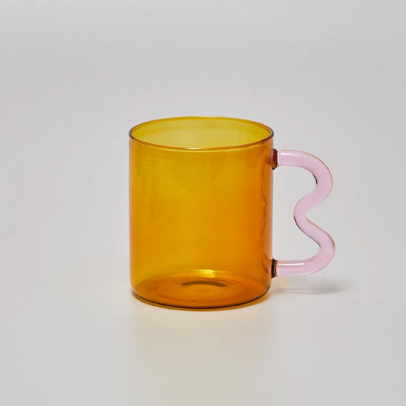 Sway glass mug – wavy colorful handle – artistic & functional – Die‑Tassen.de