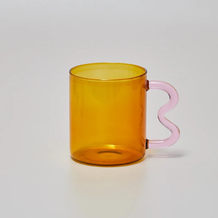 Sway glass mug – wavy colorful handle – artistic & functional – Die‑Tassen.de