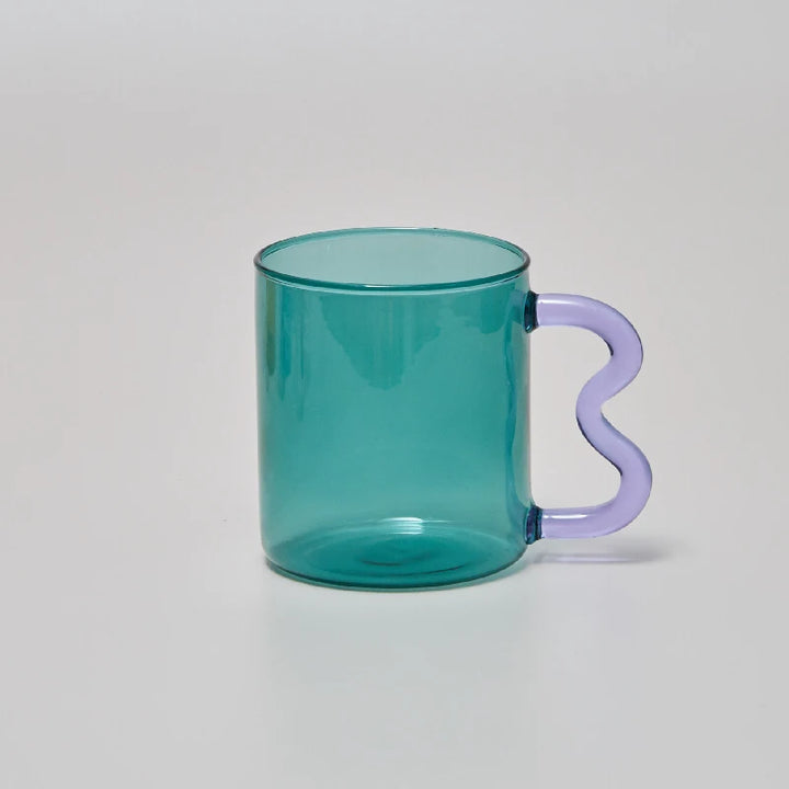 Sway glass mug – wavy colorful handle – artistic & functional – Die‑Tassen.de