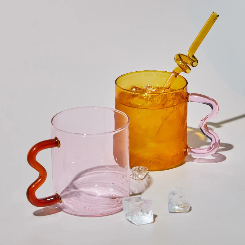 Sway glass mug – wavy colorful handle – artistic & functional – Die‑Tassen.de