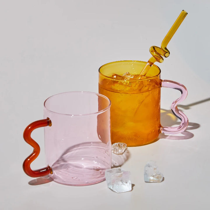 Sway glass mug – wavy colorful handle – artistic & functional – Die‑Tassen.de