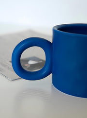 Minimalist ceramic mug 450 ml – blue design – Die‑Tassen.de
