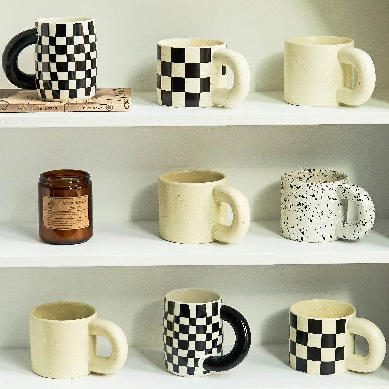 Retro ceramic mug 300 ml – white & black checker with white handle – Die‑Tassen.de